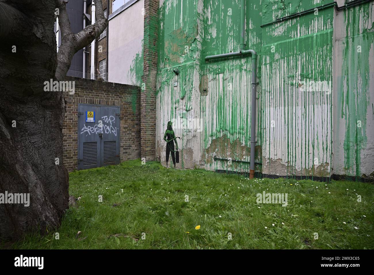 Banksy Art Christie Court Finsbury Park Islington London N19 Stockfoto