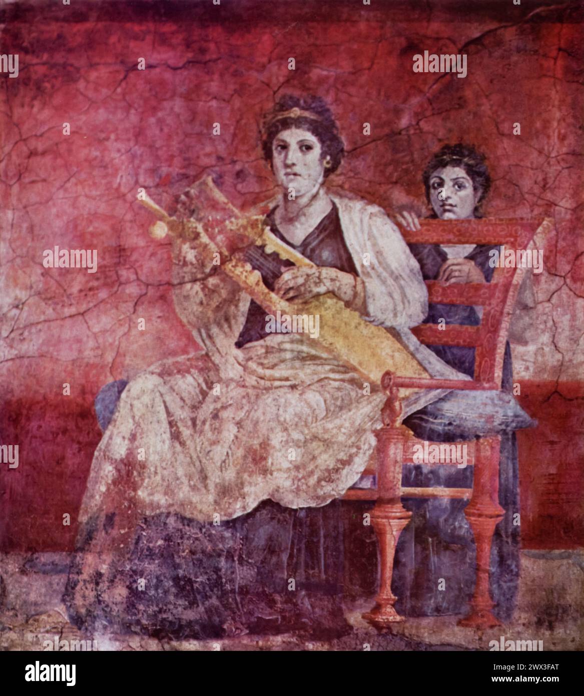 Ein Wandgemälde aus dem Triklinium (Speisesaal) einer Villa in Boscoreale mit einer Szene, in der eine Frau die Kithara spielt, eine Art alte Leier, hinter ihr steht. Das Instrument ist mit der gebildeten Elite verbunden, was ihren Status und ihre Raffinesse andeutet. Aus der Römerzeit, im ersten Jahrhundert n. Chr Stockfoto