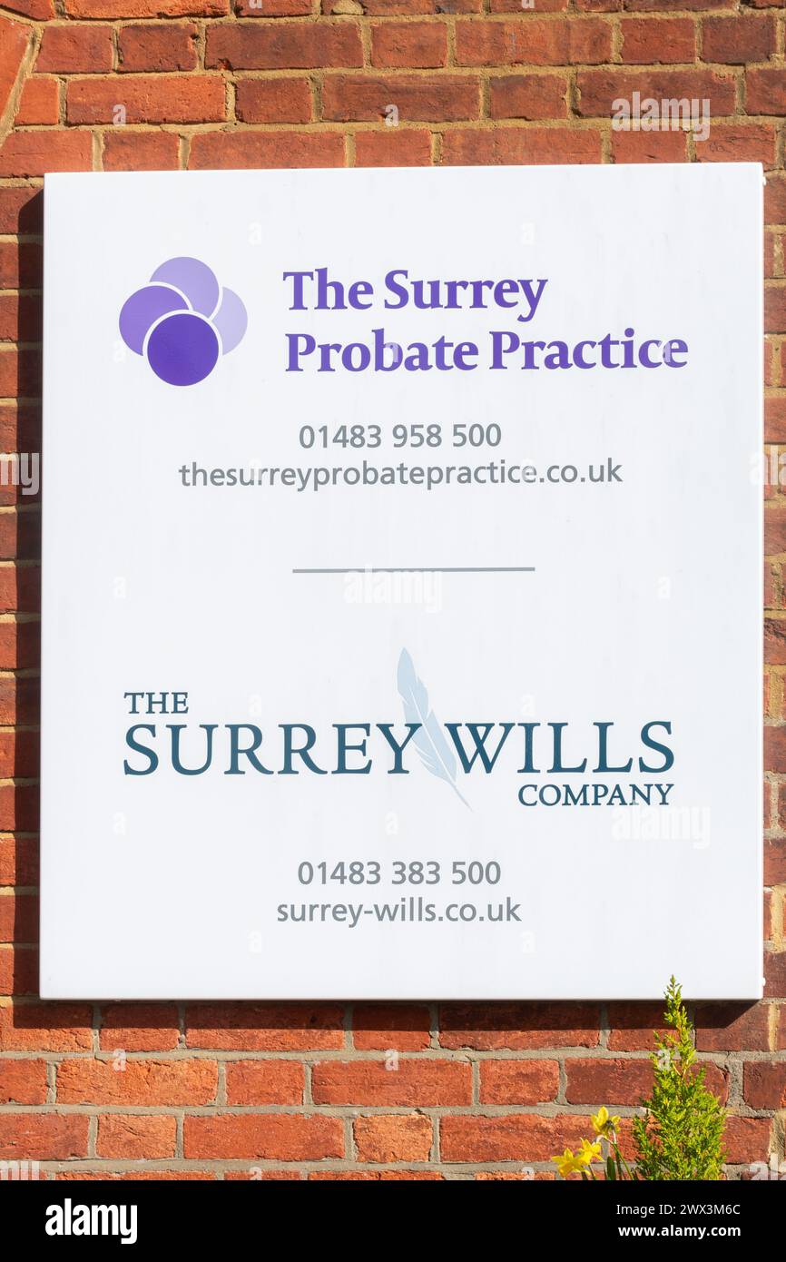 Beschilderung der Surrey Probate Practice auf dem Gelände der Surrey Wills Company, Cranleigh, Surrey, England, Großbritannien Stockfoto