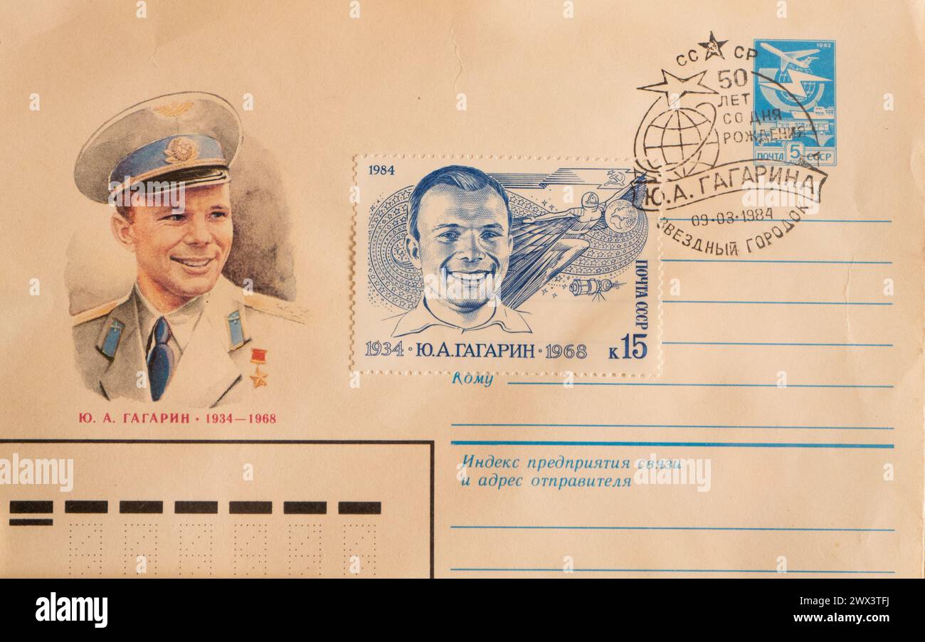 Briefmarke und Umschlag mit Kosmonaut Yuri Gagarin. UdSSR - ca. 1984 Stockfoto