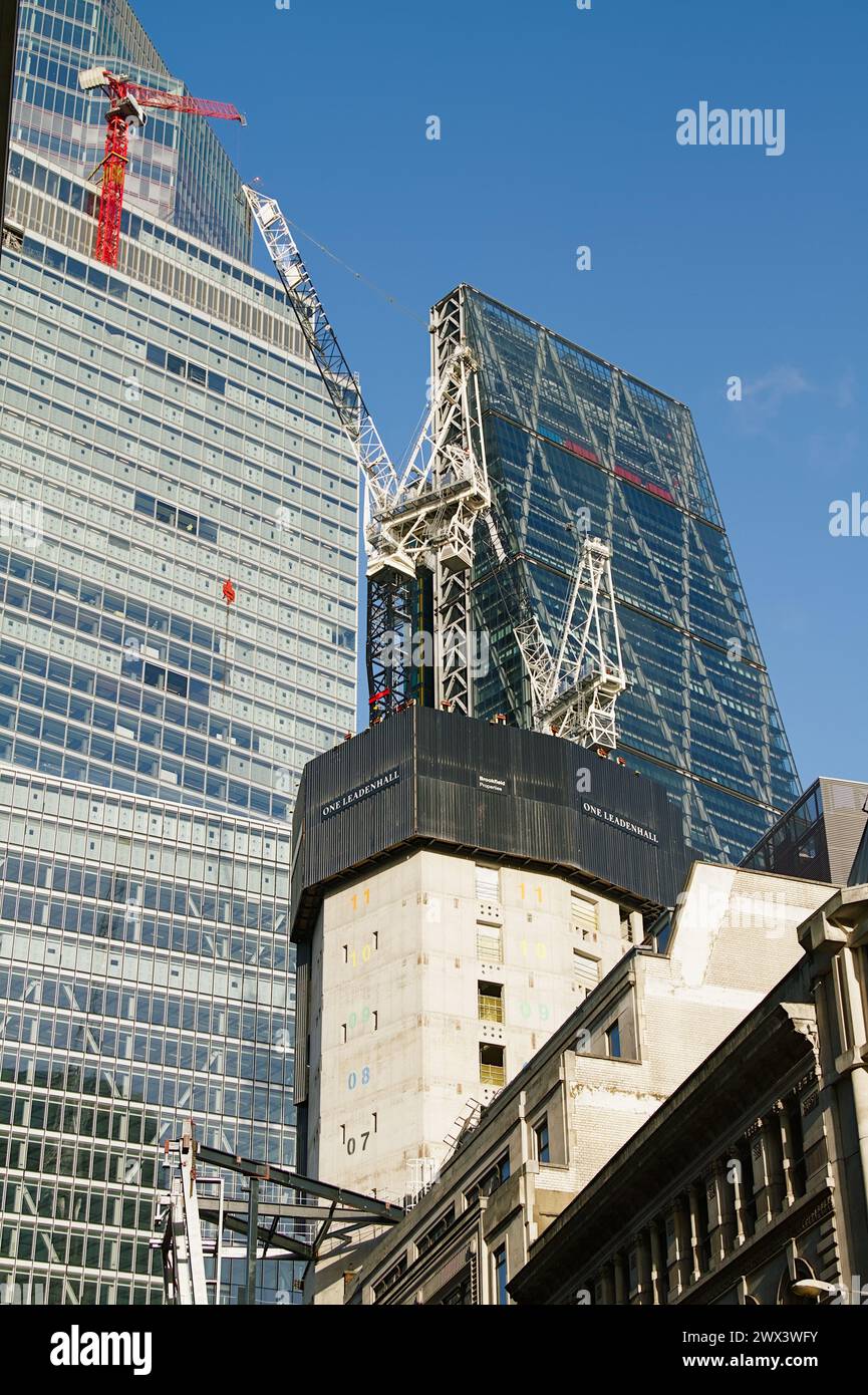 Bau des modularen Aufzugsschachts des 35-stöckigen Skyscraper, One Leadenhall, in der City of London, Großbritannien Stockfoto