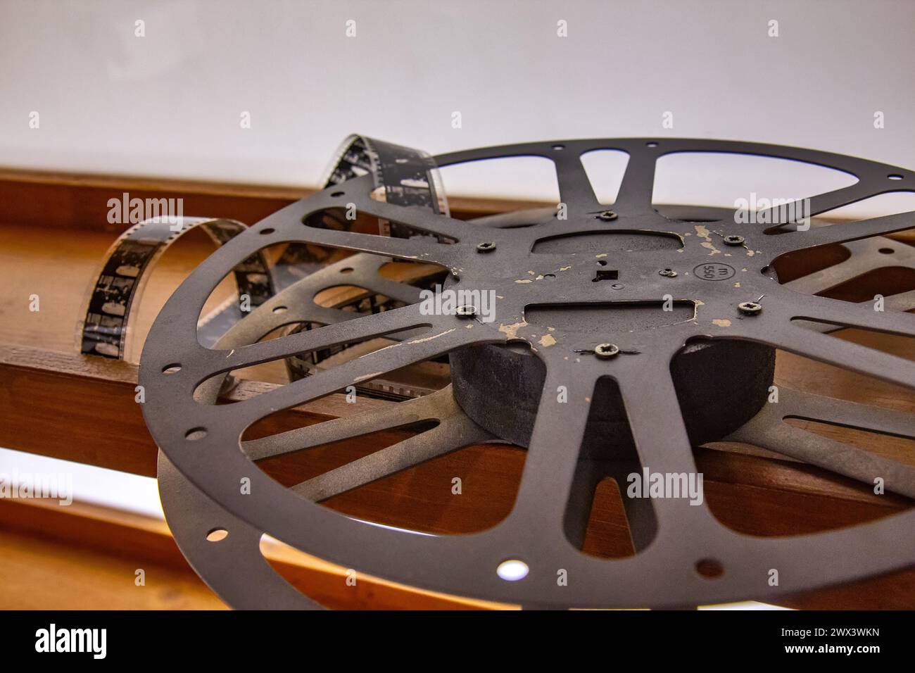 Echtes 35-mm-Filmprojektor-Band im alten Studio Stockfoto