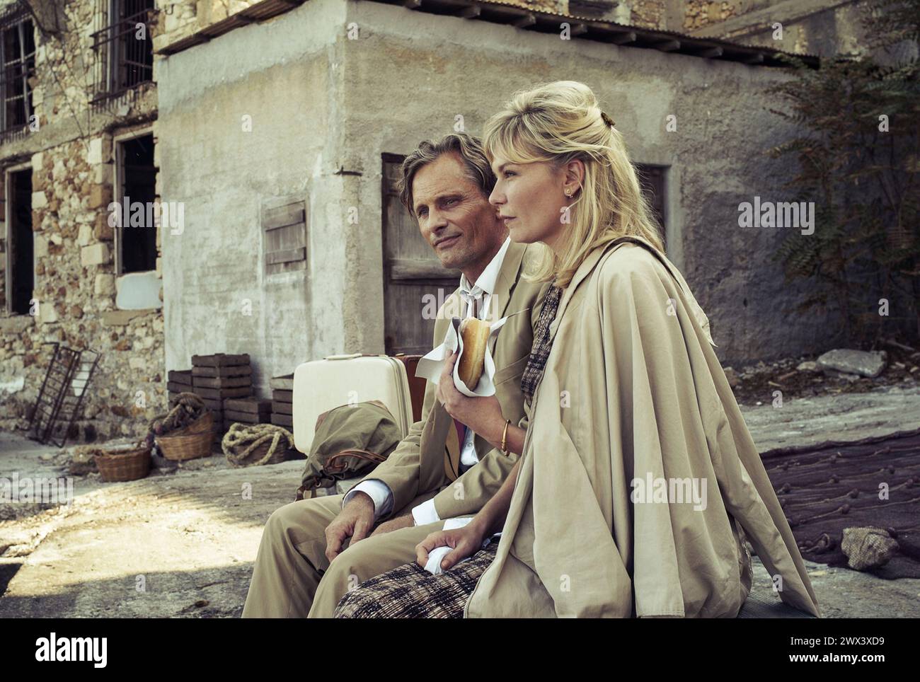 Viggo Mortensen und Kirsten Dunst im ©Studio Canal New Movie: The Two Faces of January (2014). Ein Thriller dreht sich um einen Betrüger, seine Frau und einen Fremden, der versucht, aus einem fremden Land zu fliehen, nachdem einer von ihnen in den Mord an einem Polizisten verwickelt ist. Ref.: LMK106-48083-070414 von LMKMEDIA geliefert. Nur Redaktionell. Landmark Media ist nicht der Urheberrechtsinhaber dieser Film- oder TV-Stills, sondern bietet nur einen Service für anerkannte Medien an. pictures@lmkmedia.com Stockfoto