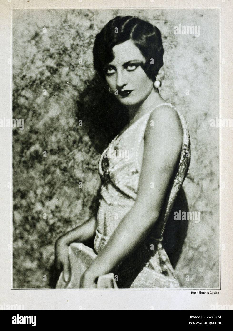 Porträt von Joan Crawford. Vintage Photoplay Magazine Porträt der Filmschauspielerin von der Fotografin Ruth Harriet Louise. Um 1928 Stockfoto