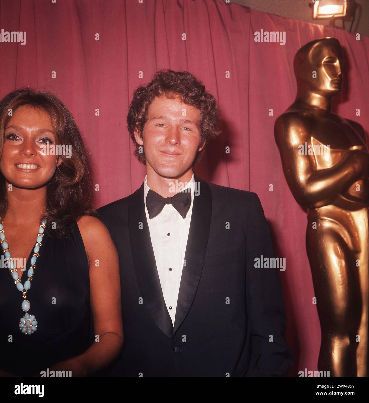 JENNIFER O'NEILL und TIMOTHY GEHEN bei den 44. Academy Awards im Dorothy Chandler Pavilion in Los Angeles am Montag, den 10. April 1972 Stockfoto