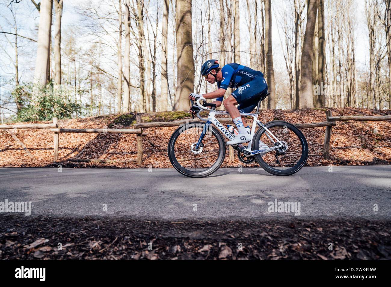 Waregem, Belgien. März 2024. Foto von Zac Williams/SWpix.com - 27/03/2024 - Radfahren - 2024 Zwergtüre Vlaanderen - Laurence Pithie, Groupama FDJ. Quelle: SWpix/Alamy Live News Stockfoto