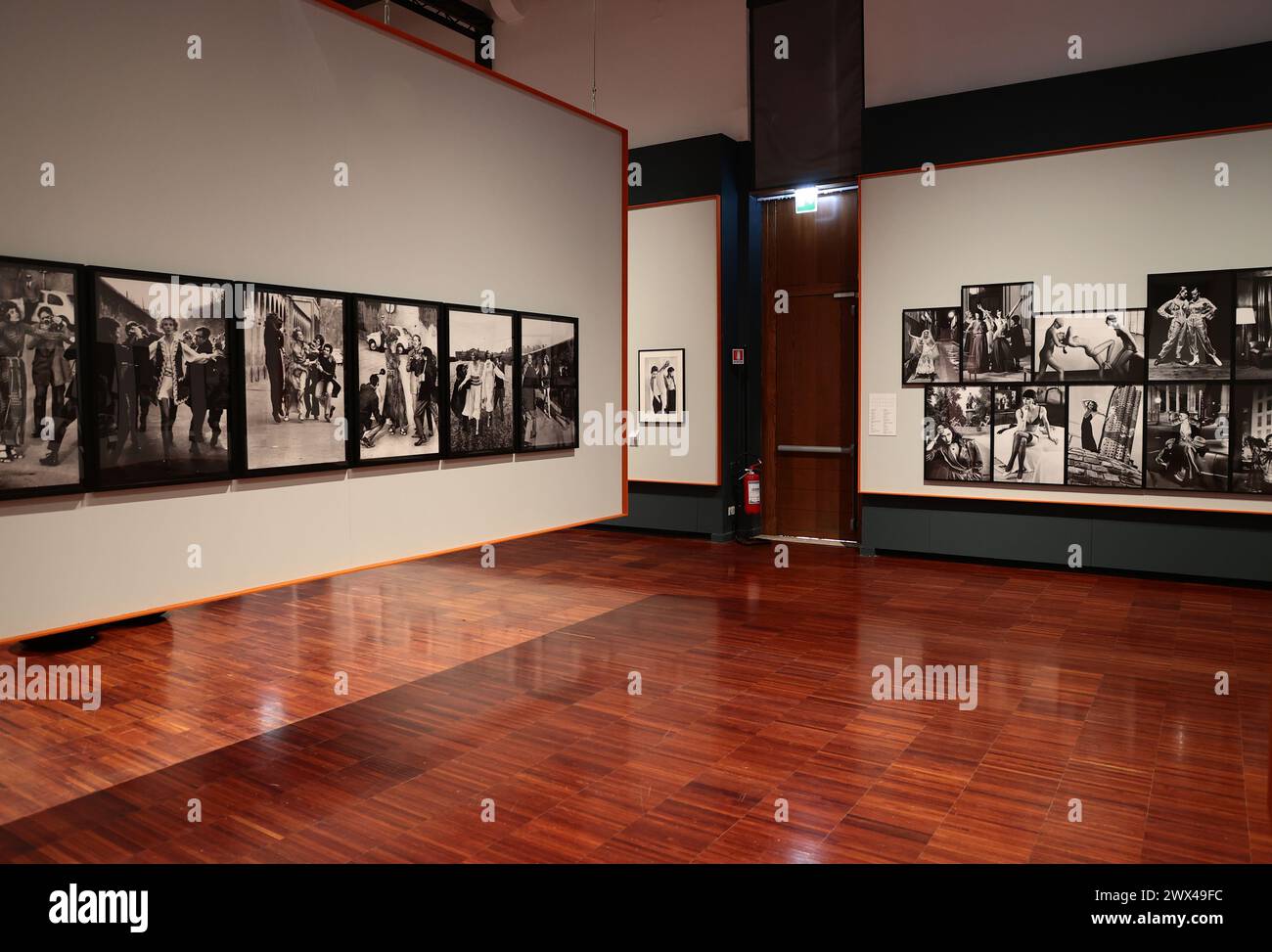 Venedig, Italien. März 2024. Venedig, 27. März | Helmut Newtons Ausstellungen wurden heute im Le Stanze della Fotografia, einer gemeinsamen Initiative von Marsilio Arte und der Giorgio Cini Stiftung, präsentiert. Newton kommt nach Venedig mit der vollständigsten Ausstellung von Werken, die sein gesamtes menschliches und berufliches Leben zurückverfolgen. Die Retrospektive von Helmut Newton. Legacy wird vom 28. März bis 24. November 2024 kuratiert von Matthias Harder, Direktor der Helmut Newton Foundation, und Denis Curti, künstlerischer Leiter der Le Stanze della Fotografia. Quelle: Unabhängige Fotoagentur/Alamy Live News Stockfoto