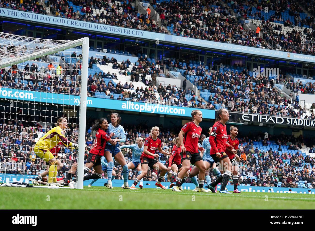 Manchester City Women gegen Manchester United Women’s Super League. 23. März 2024 Etihad Stadium Manchester ENGLAND - 23. März 2024: Torhüter während des Women’s Super League Spiels zwischen Manchester City und Manchester United im Etihad Stadium am 23. März 2017 in Manchester England. Stockfoto