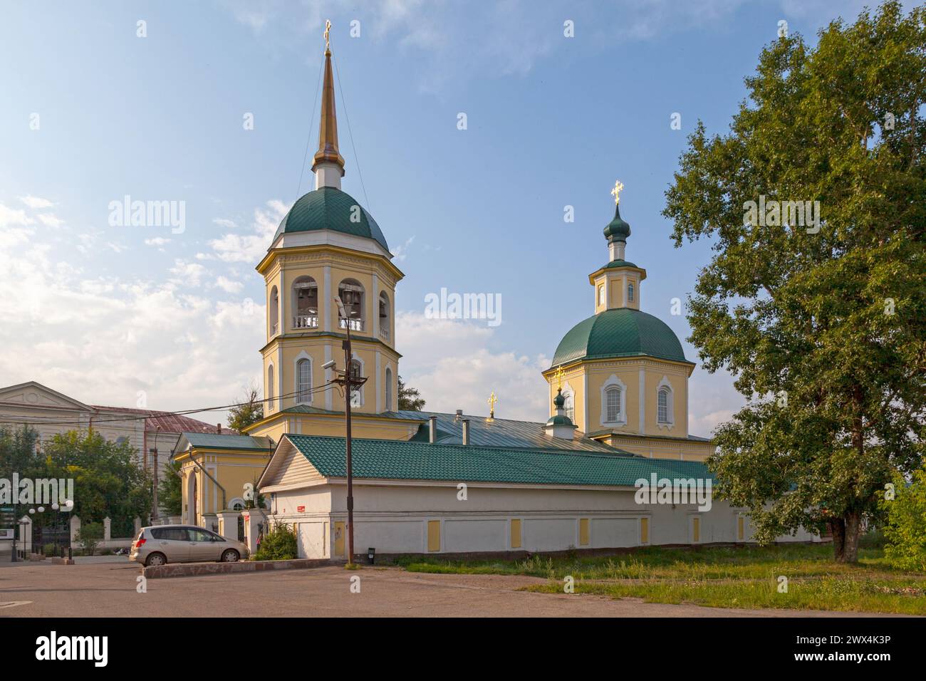 Irkutsk, Russland - 27. Juli 2018: Die Kirche der Verklärung (russisch Храм Преображения Господня) ist eine orthodoxe Kirche in der Nähe des Busbahnhofs Irkutsk Stockfoto