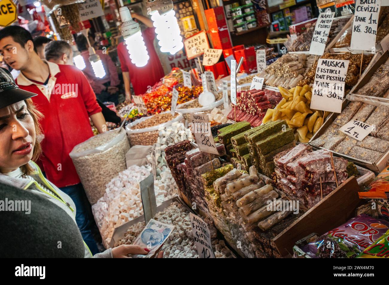 Süße Köstlichkeiten im Großen Basar von Istanbul, Türkei Stockfoto