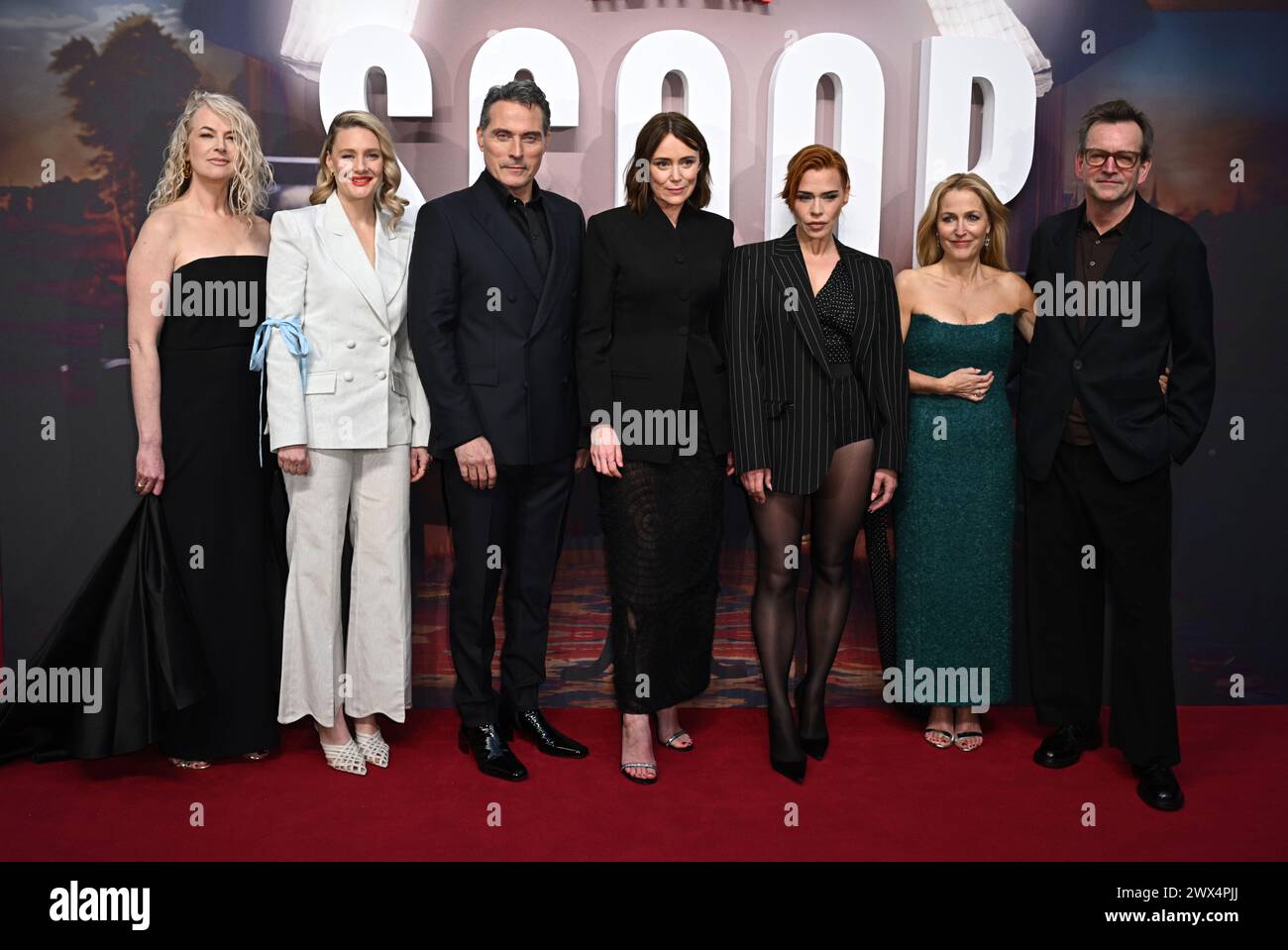 London, Großbritannien. März 2024. Sam McAlister, Romola Garai, Rufus Sewell, Keeley Hawes, Billie Piper, Gillian Anderson und Philip Martin kommen bei der Scoop World Premiere im Curzon Mayfair Cinema an. Quelle: Doug Peters/EMPICS/Alamy Live News Stockfoto