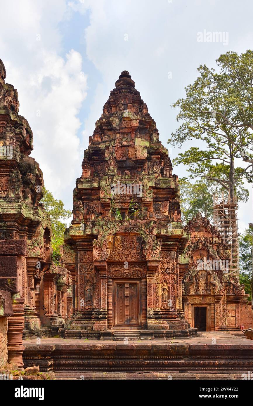 Einer der Türme von Banteay Srei, Angkor, Kambodscha Stockfoto