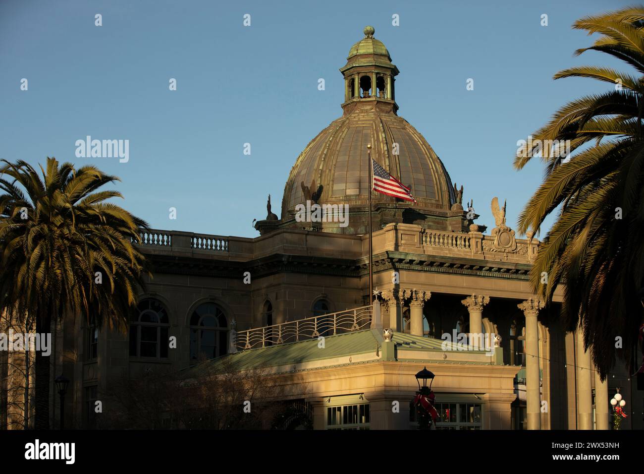 Blick auf das historische San Mateo County Courthouse in Downtown Redwood City, Kalifornien, USA. Stockfoto