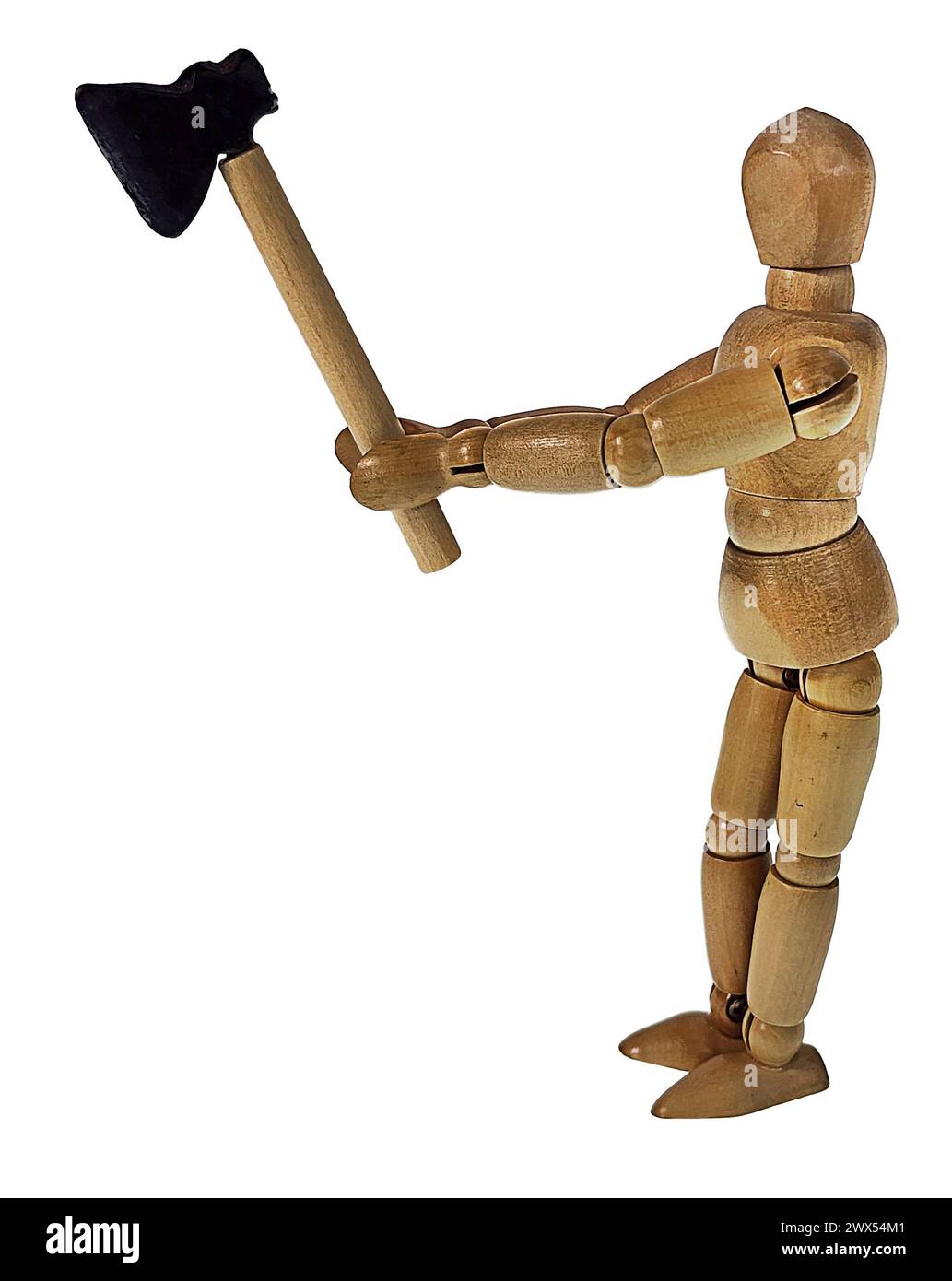 Eine Axt schwingen, um etwas zu schneiden Stockfoto Eine Axt schwingen, um etwas zu schneiden Stockfoto