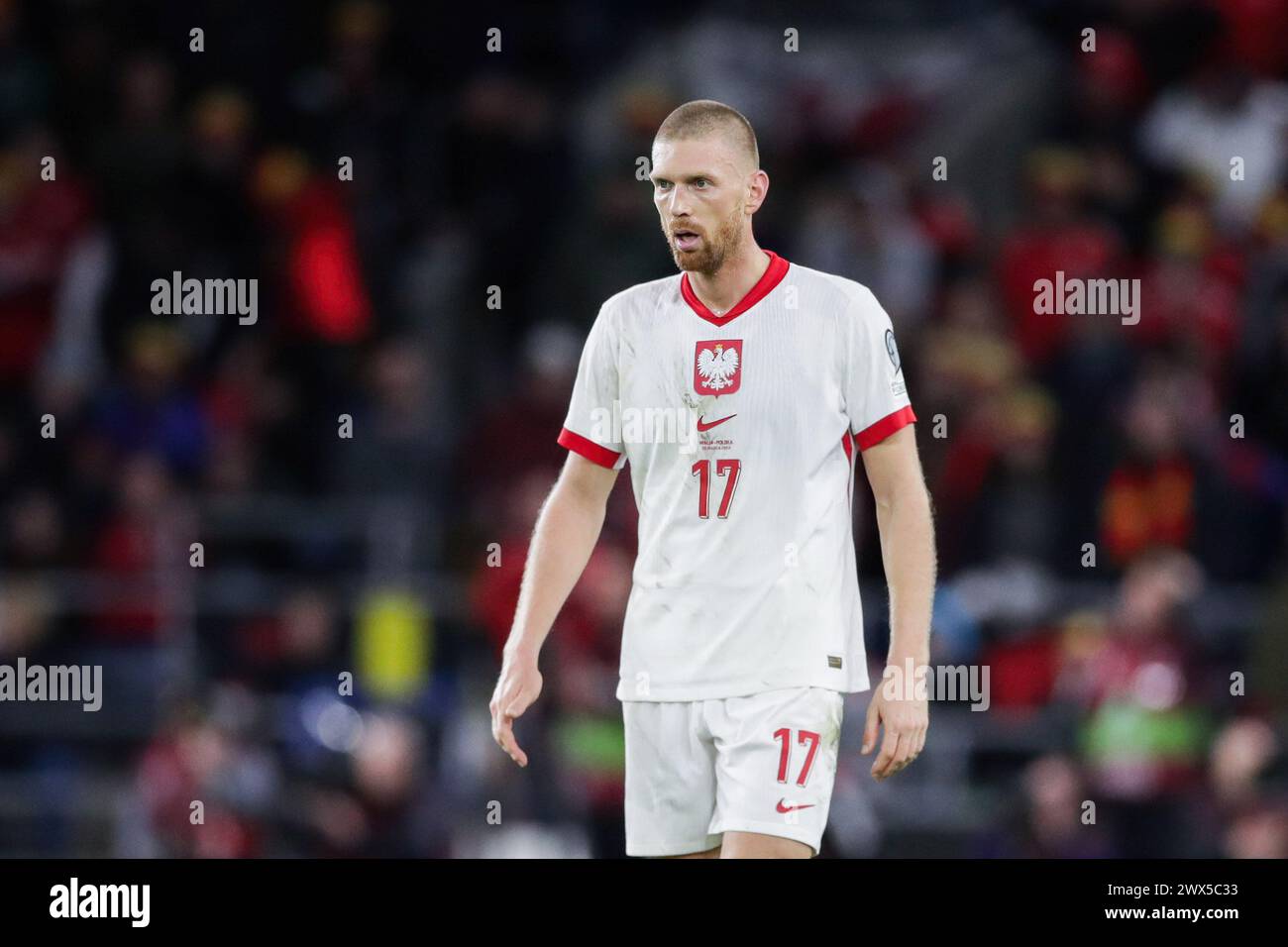 Cardiff, Großbritannien. März 2024. Bartosz Salamon aus Polen wurde während des Qualifikationsspiels zur UEFA-Europameisterschaft (Play-off) zwischen Wales und Polen im Cardiff City Stadium gesehen. Endstand; Wales 0:0 Polen (Elfmeter; 4:5). Quelle: SOPA Images Limited/Alamy Live News Stockfoto