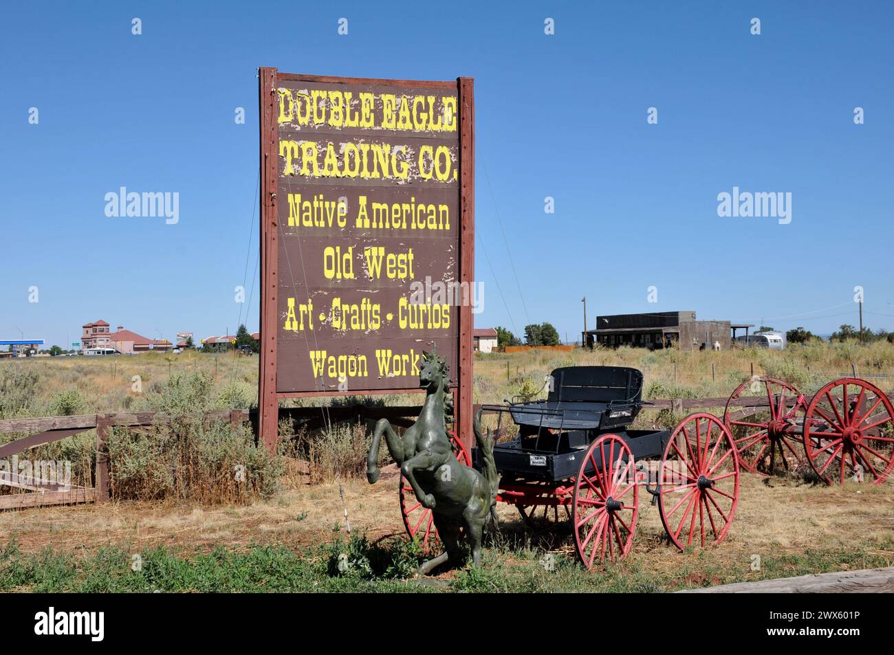 Valle Kaibab National Forest Area /Arizona/USA / 09.September 2019 / Double Eagle Trading Company in Valle and Market Ureinwohner, alter Westen Craft Curisos Wagon Arbeit in Valle Arizona USA. (Foto: Francis Dean/Deanpictures) Stockfoto