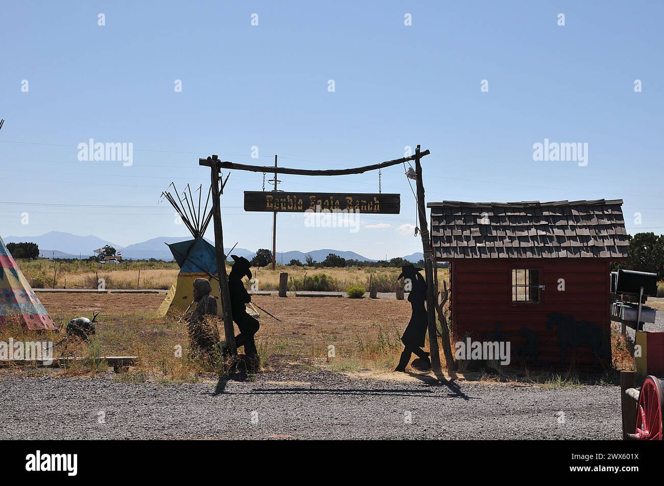 Valle Kaibab National Forest Area /Arizona/USA / 09.September 2019 / Double Eagle Trading Company in Valle and Market Ureinwohner, alter Westen Craft Curisos Wagon Arbeit in Valle Arizona USA. (Foto: Francis Dean/Deanpictures) Stockfoto