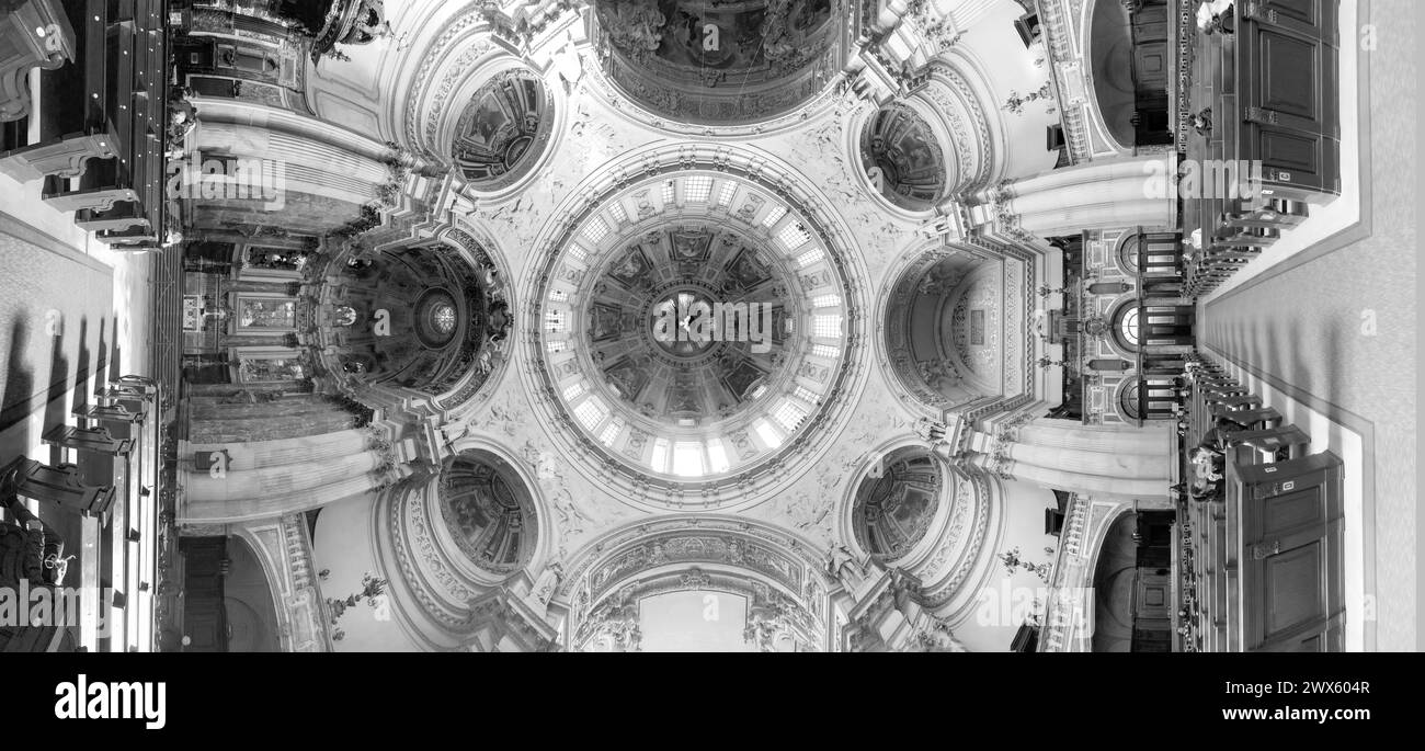 Berlin, Deutschland - 19. März 2024: Innenraum des Berliner Doms - Berliner Dom -. Die heutige Kathedrale wurde 1894-1905 in der italienischen Hohen Rena erbaut Stockfoto