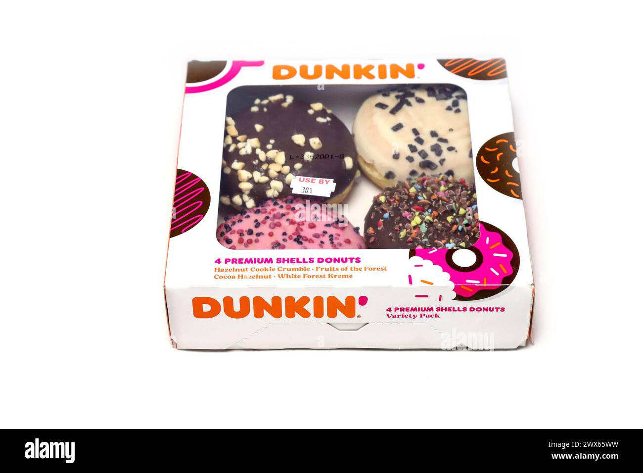Dunkin' Donuts, eine Schachtel Donuts, isoliert auf weißem Atelierhintergrund. Stockfoto