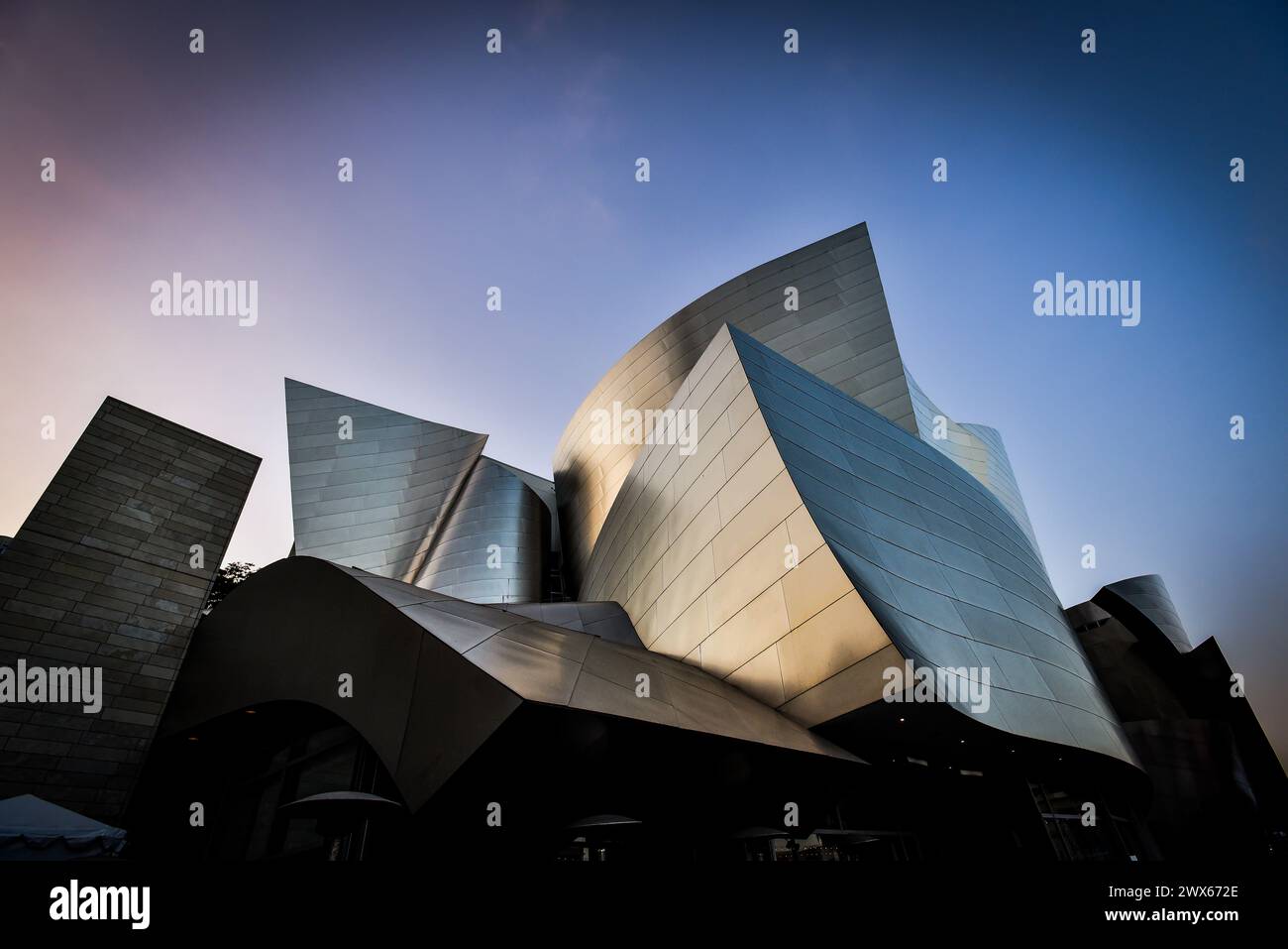 The Walt Disney Concert Hall at Dusk - Downtown Los Angeles, Kalifornien Stockfoto