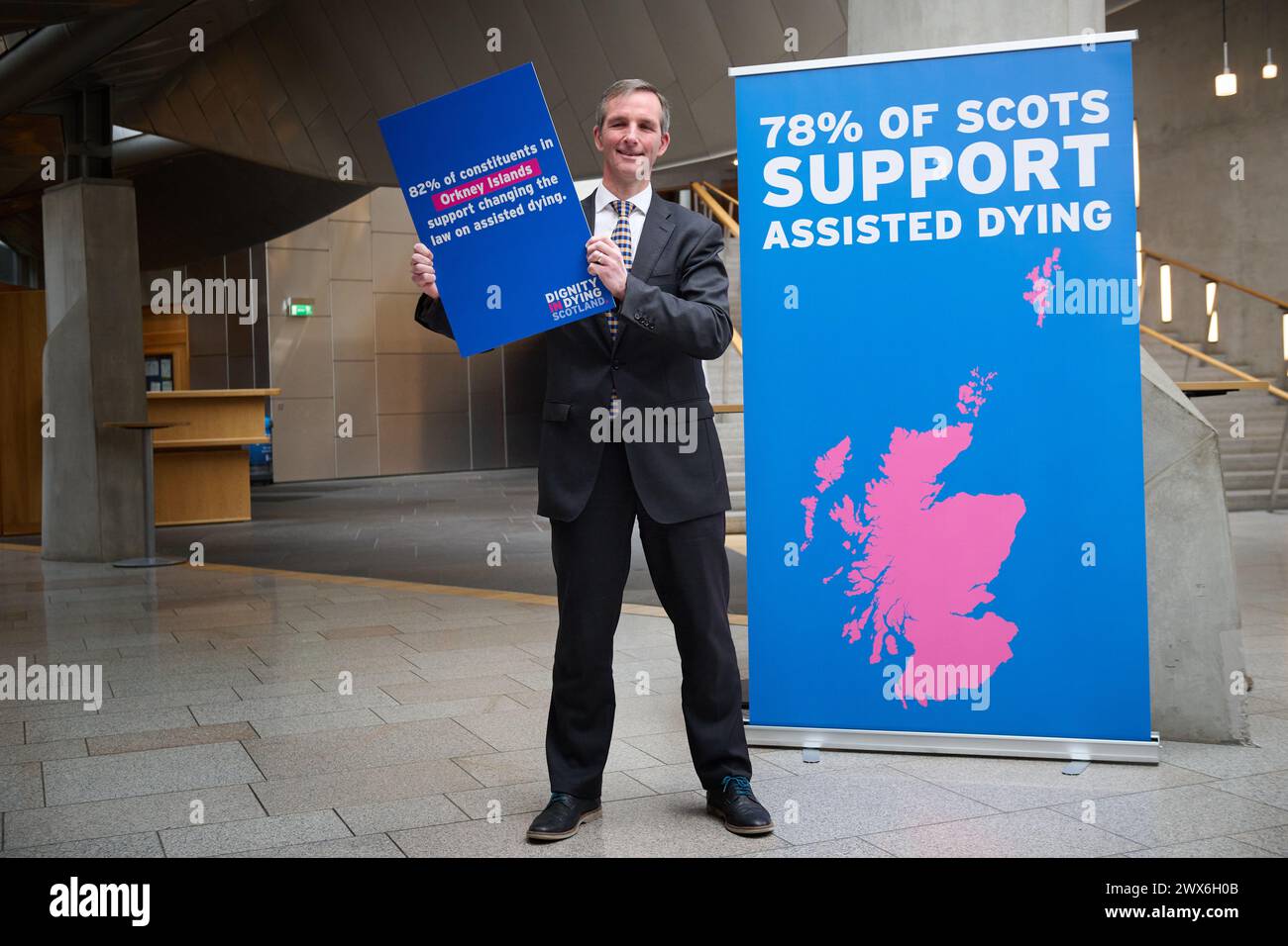 Edinburgh Schottland, Vereinigtes Königreich 28. März 2024. Der schottische Liberaldemokrat Liam McArthur im schottischen Parlament enthüllt Assisted Dying Bill. Credit sst/alamy Live News Stockfoto