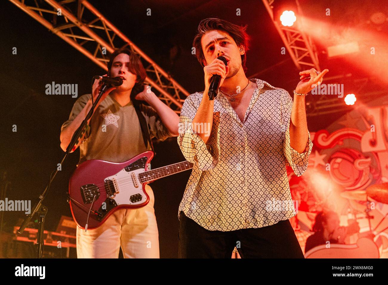 Mailand, Italien. März 2024. Kris Guštin (L) und Bojan Cvjeti?anin (R) von der slowenischen Indie-Rock-Band Joker Out treten live im Circolo Magnolia in Mailand auf. Quelle: SOPA Images Limited/Alamy Live News Stockfoto