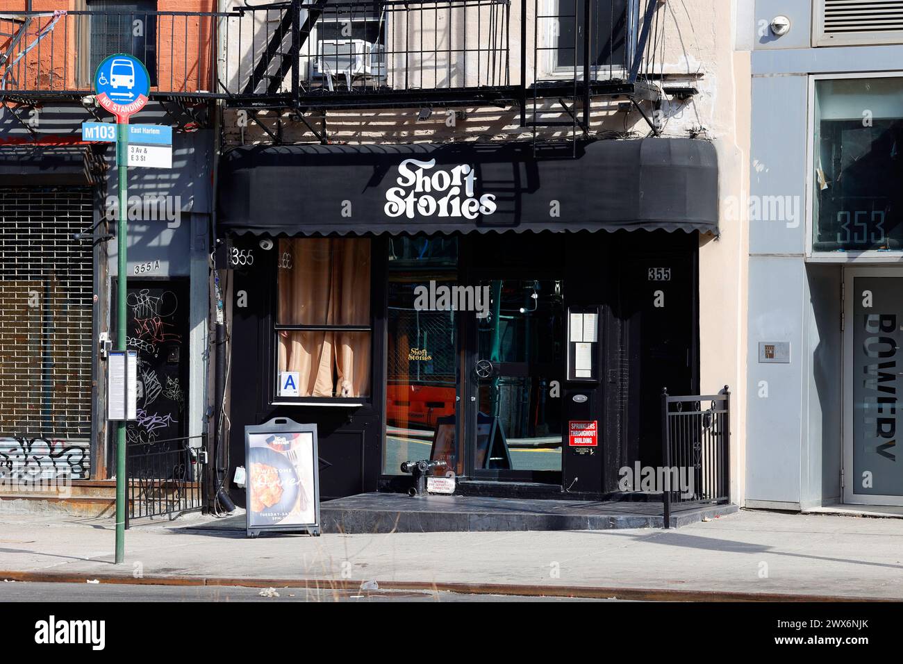 Short Stories, 355 Bowery, New York, NYC, Ladenfront eines Restaurants in Manhattans Stadtteil NoHo. Stockfoto