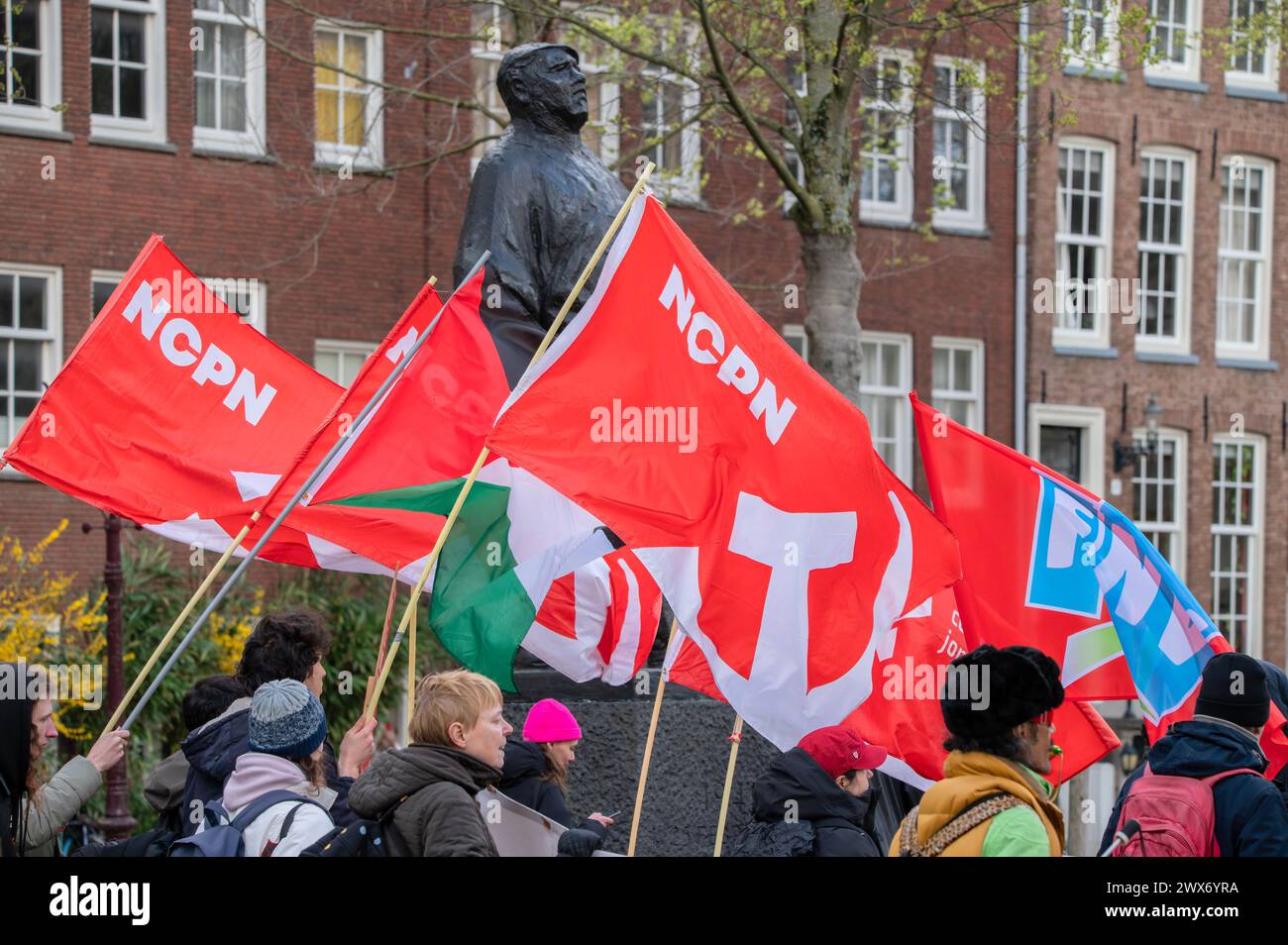 Demonstranten Auf Dem Dokwerker Beim Internationalen Tag Gegen Rassismus Und Diskriminierung Vom 21. März In Amsterdam, Niederlande 23-3-2024 Stockfoto