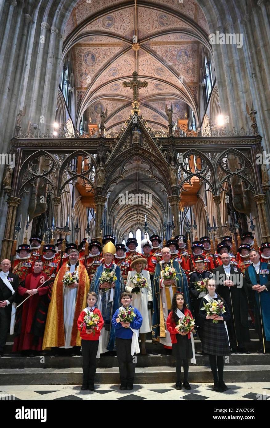 Königin Camilla (Mitte) posiert für ein Foto mit der Maundy Party während des Royal Maundy Service in der Worcester Cathedral. Bilddatum: Donnerstag, 28. März 2024. Stockfoto