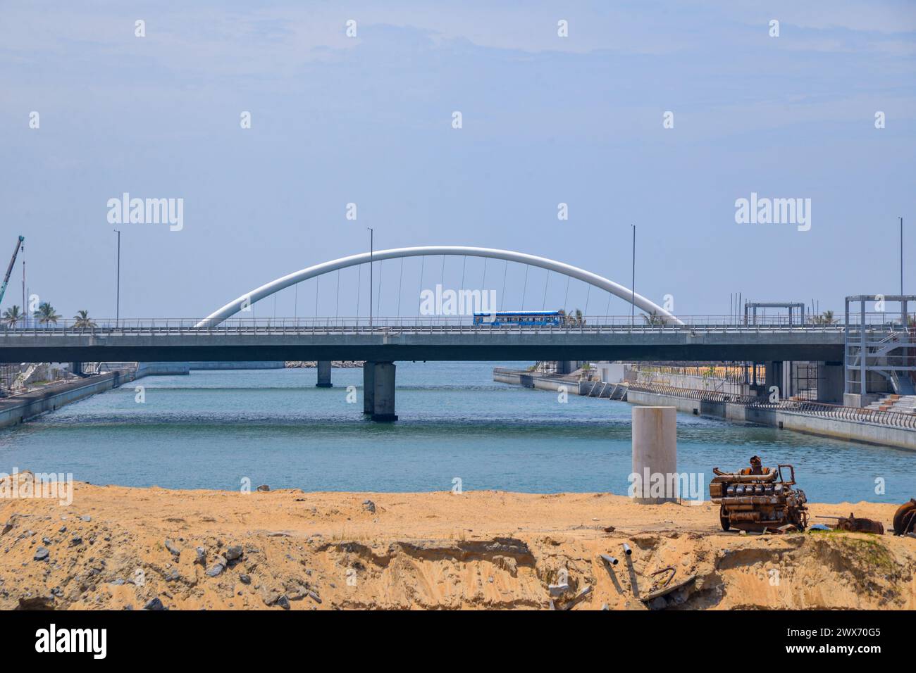 Colombo. März 2024. Ein Blick auf die Colombo Port City in Sri Lanka, 27. März 2024. Die Colombo Port City, die sich in der Nähe des zentralen Geschäftsviertels von Colombo befindet, ist ein Vorzeigeprojekt, das als Modell der Zusammenarbeit zwischen China und Sri Lanka im Bereich Belt and Road gilt. Quelle: Xu Qin/Xinhua/Alamy Live News Stockfoto