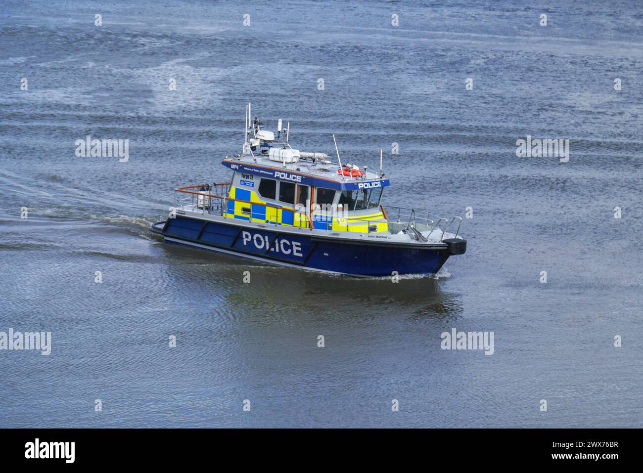 Polizeipatrouillenboot auf der Themse, London Stockfoto