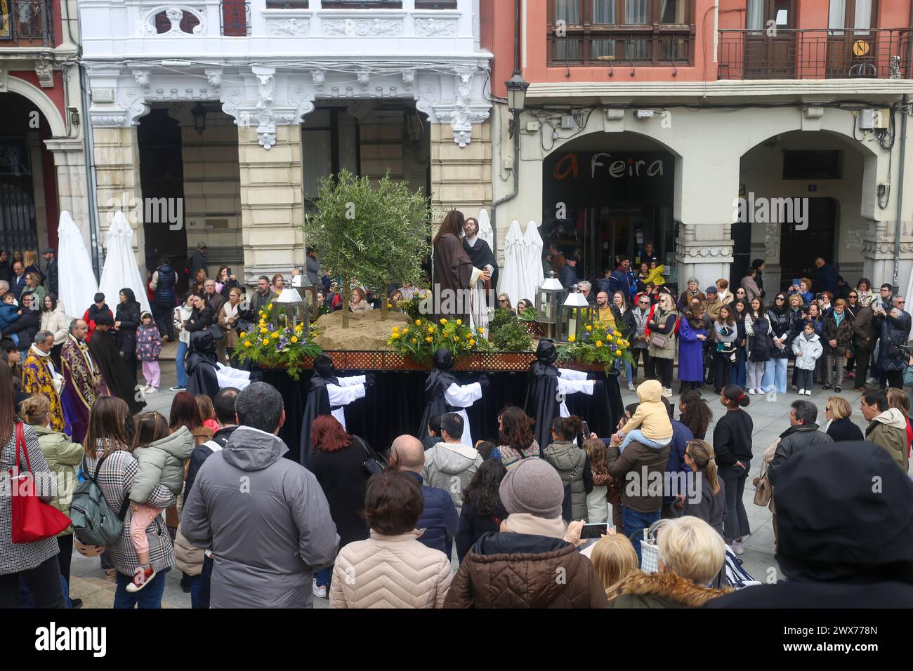Avilés, Spanien, 28. März 2024: Das Bild des "Verrats an Judas" während der Prozession des Judas-Kusses am 28. März 2024 in Avilés, Spanien. Quelle: Alberto Brevers / Alamy Live News. Stockfoto