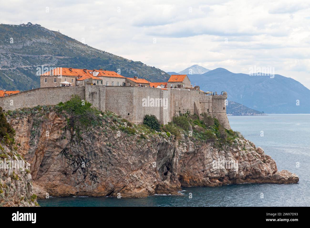 Die Mauern von Dubrovnik (kroatisch Dubrovačke gradske zidine) sind eine Reihe von Steinmauern, die die Stadt Dubrovnik im Süden Kroats umgeben Stockfoto