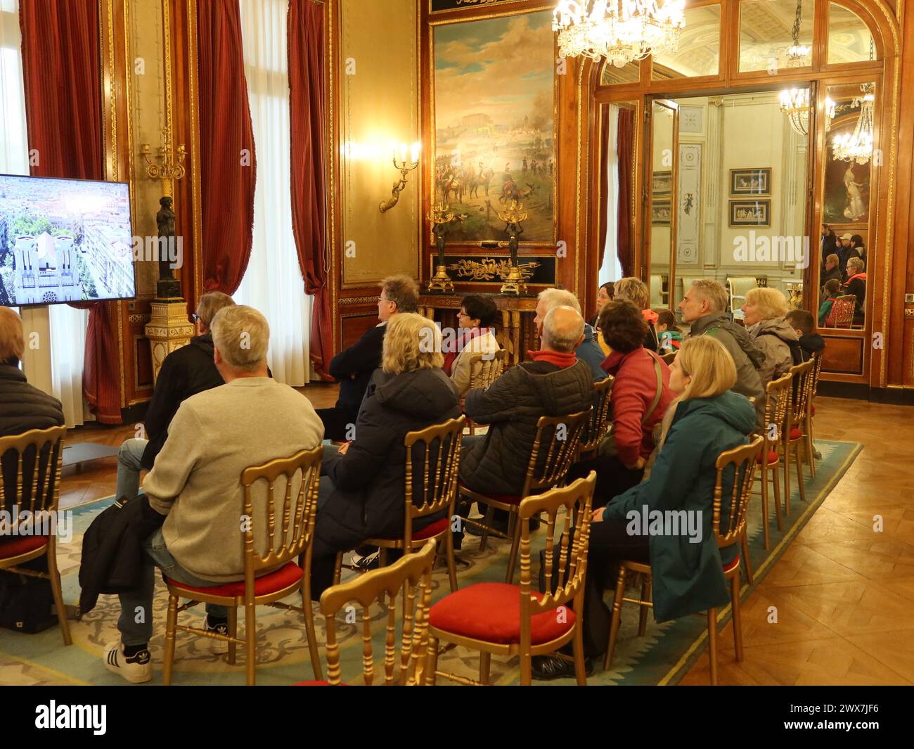 Besucher der Villa Massena sehen eine audiovisuelle Präsentation über die Geschichte von Nizza, bevor sie die Museumsausstellungen und Kunstgalerie besuchen. Stockfoto