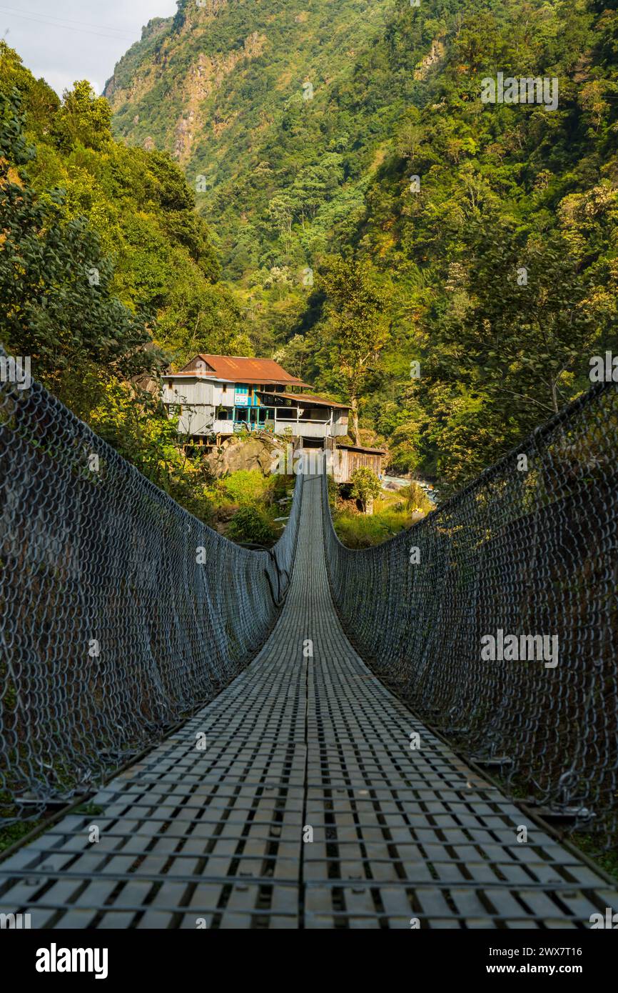 Hängebrücke des Sekathum Itahari Dorfes taplejung auf dem Weg zum kanchenjunga Base Camp Trek Stockfoto