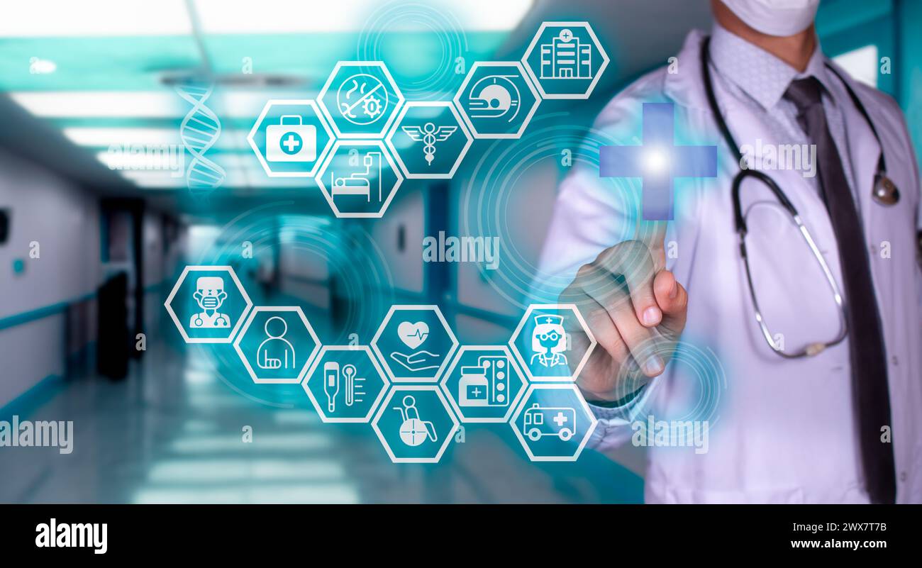 Arzt interagiert mit virtuellem Bildschirm und berührt medizinische Grafiken. Symbole für Gesundheitsdienste. Innovative Medizintechnik und Netzwerkanbindung. Stockfoto