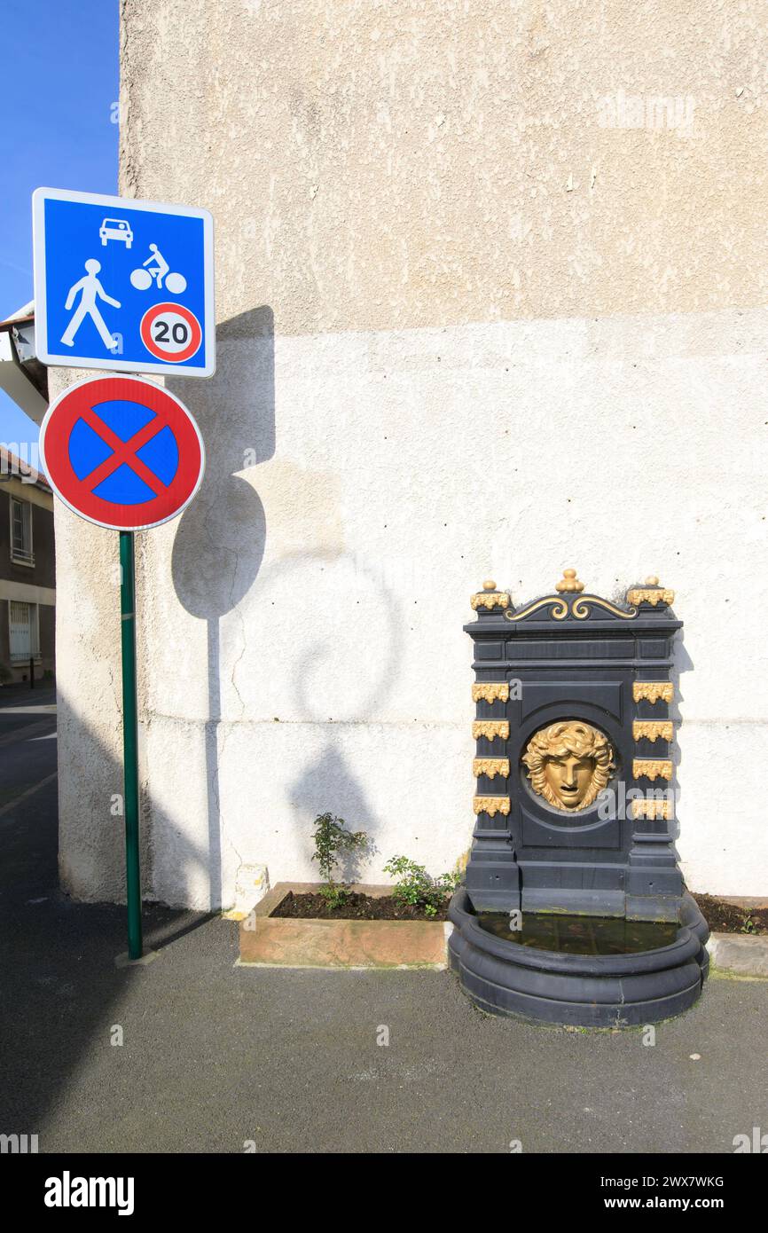 Frankreich, Région Ile de France, Val-d'Oise, Saint-Leu-La-Forêt, Rue de Paris 36, Brunnen CISE. 8. märz 2024 Stockfoto