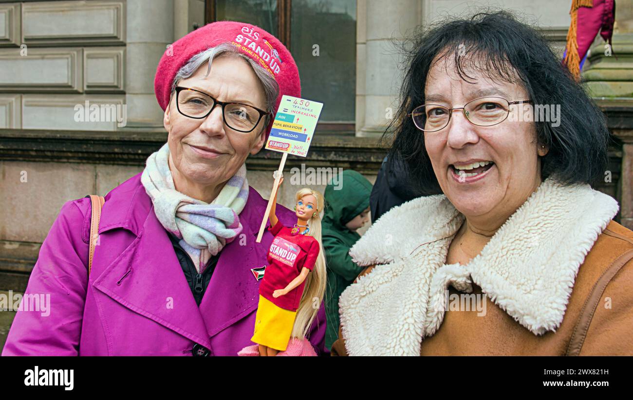 Glasgow, Schottland, Großbritannien. 28. März 2024: @DemoBarbie war bei der Bildung Kürzungen Protest vor den Stadträten wurde von Stadträten begleitet, die die Petition unterschrieben haben. Credit Gerard Ferry /Alamy Live News Stockfoto