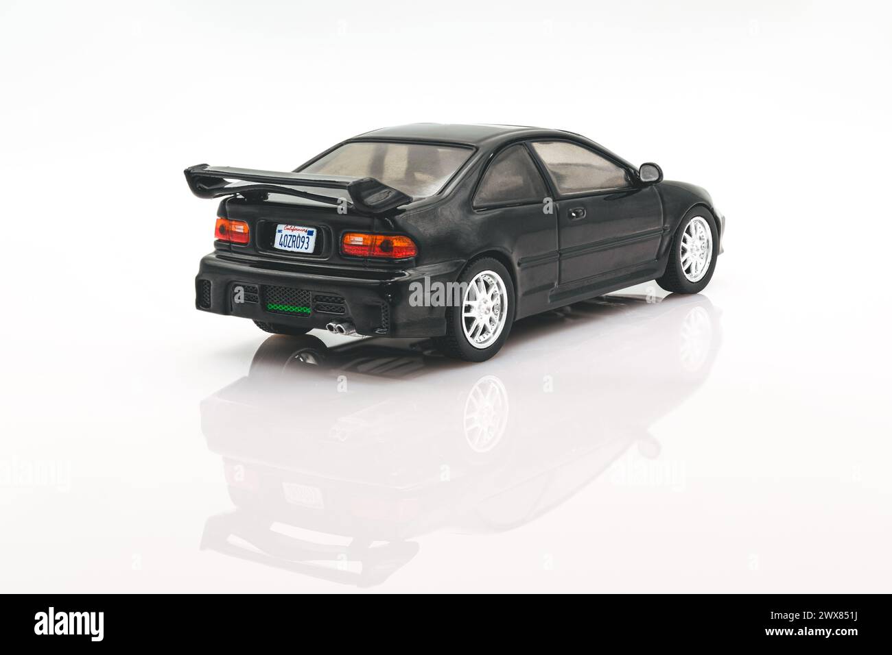 Fast&Furious Honda Civic Coupé EJ1 1:43 Modellauto, Rückansicht, weißer Hintergrund mit Reflexion Stockfoto