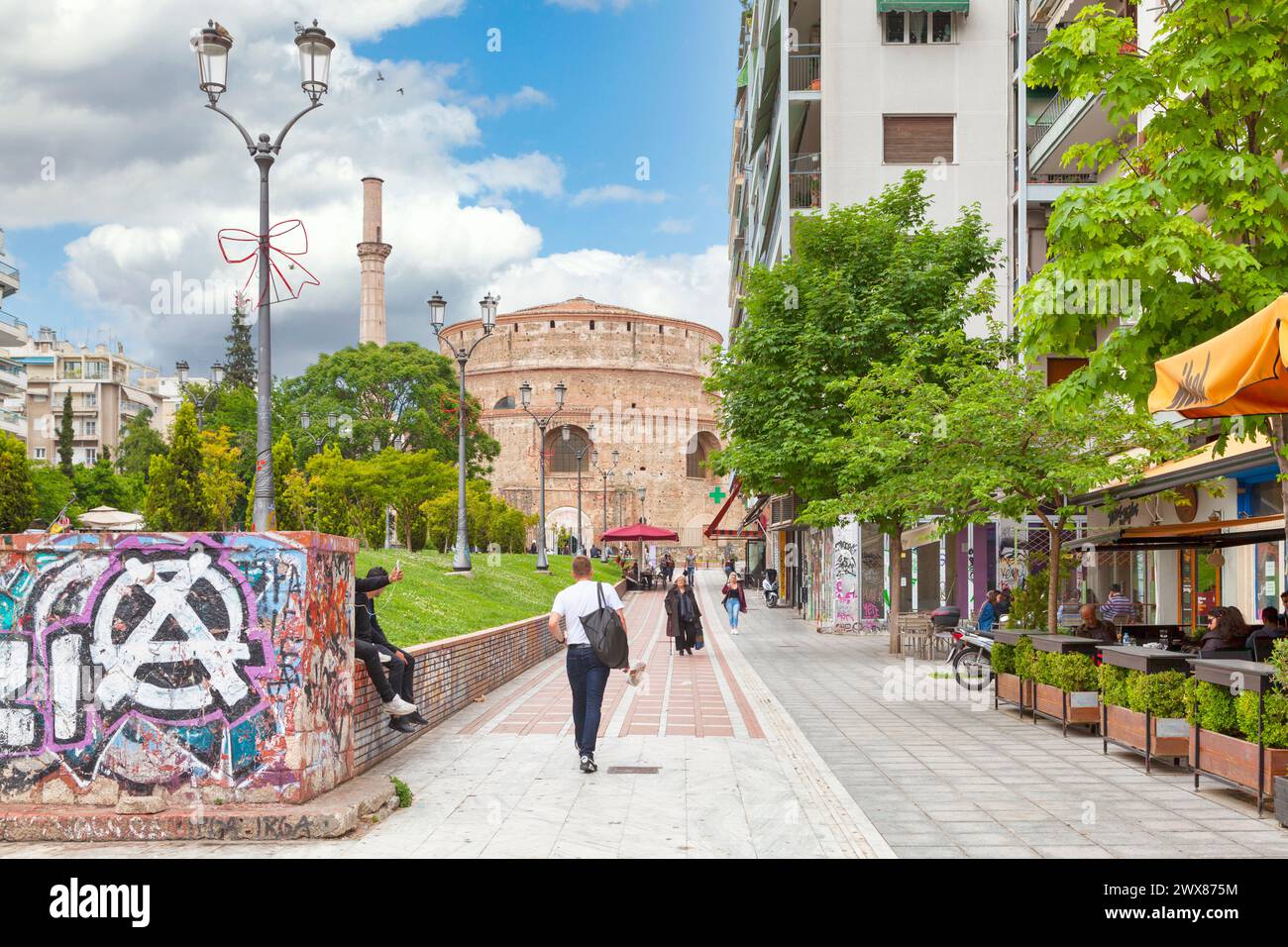 Thessaloniki, Griechenland - 4. Mai 2019: Die Rotunde (Ροτόντα) wurde in Denkmälern aus dem frühen 4. Jahrhundert n. Chr. im Stadtzentrum errichtet. Stockfoto