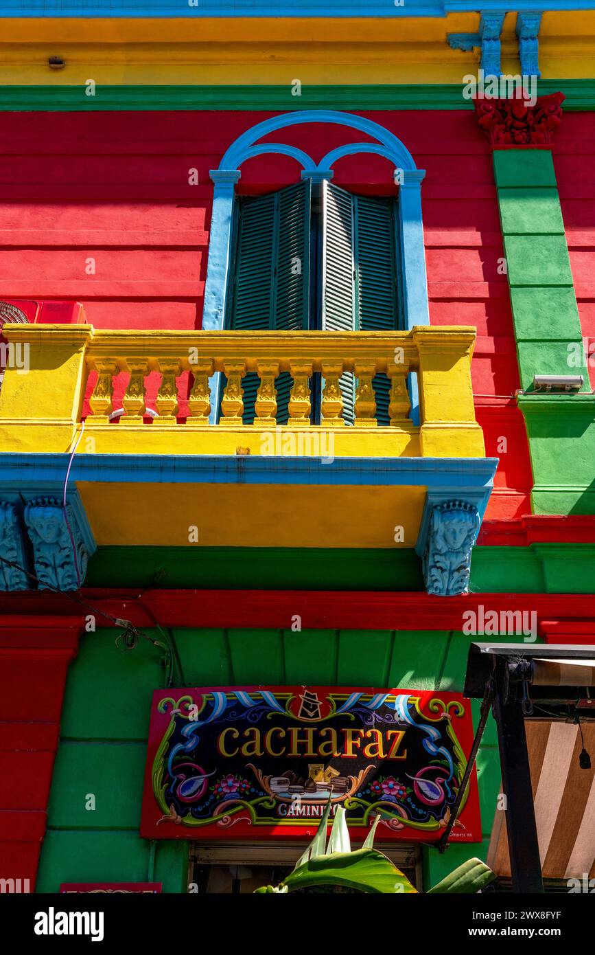 Farbenfrohe Gebäude im Viertel La Boca in Buenos Aires, Argentinien. Stockfoto