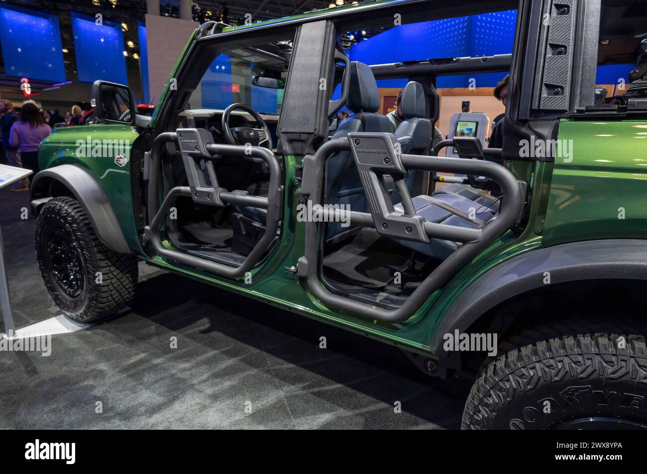 New York, Usa. März 2024. Eine Ford Bronco mit Röhrentüren, die während der Pressevorschau der International Auto Show im Jacob Javits Convention Center zu sehen waren. Quelle: SOPA Images Limited/Alamy Live News Stockfoto