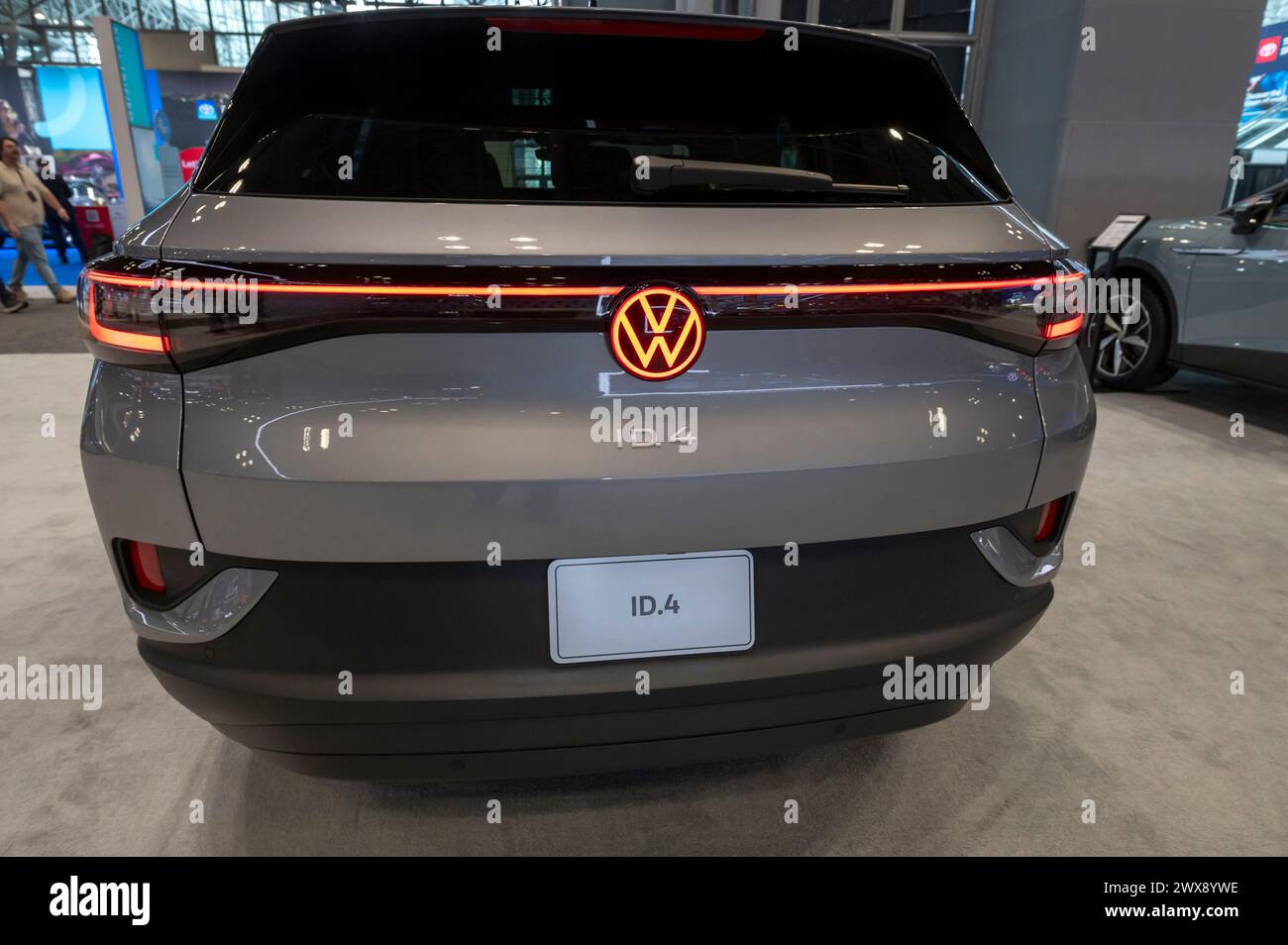 New York, Usa. März 2024. Ein Volkswagen ID 4 aus dem Jahr 2024 wurde während der Pressevorschau der International Auto Show im Jacob Javits Convention Center gezeigt. Quelle: SOPA Images Limited/Alamy Live News Stockfoto