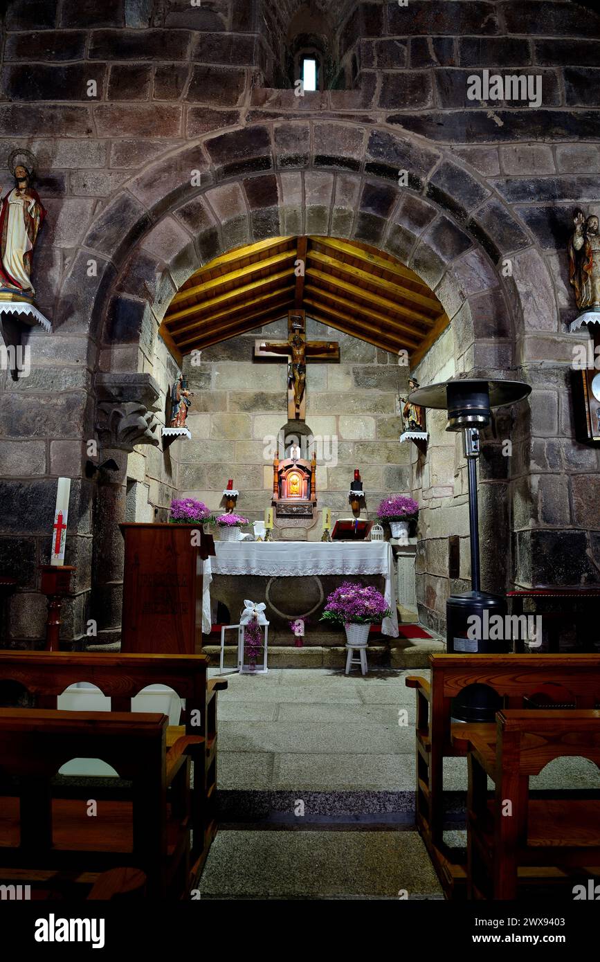 Das Innere der Kirche San Salvador von Brigos, Chantada, Lugo, Spanien Stockfoto