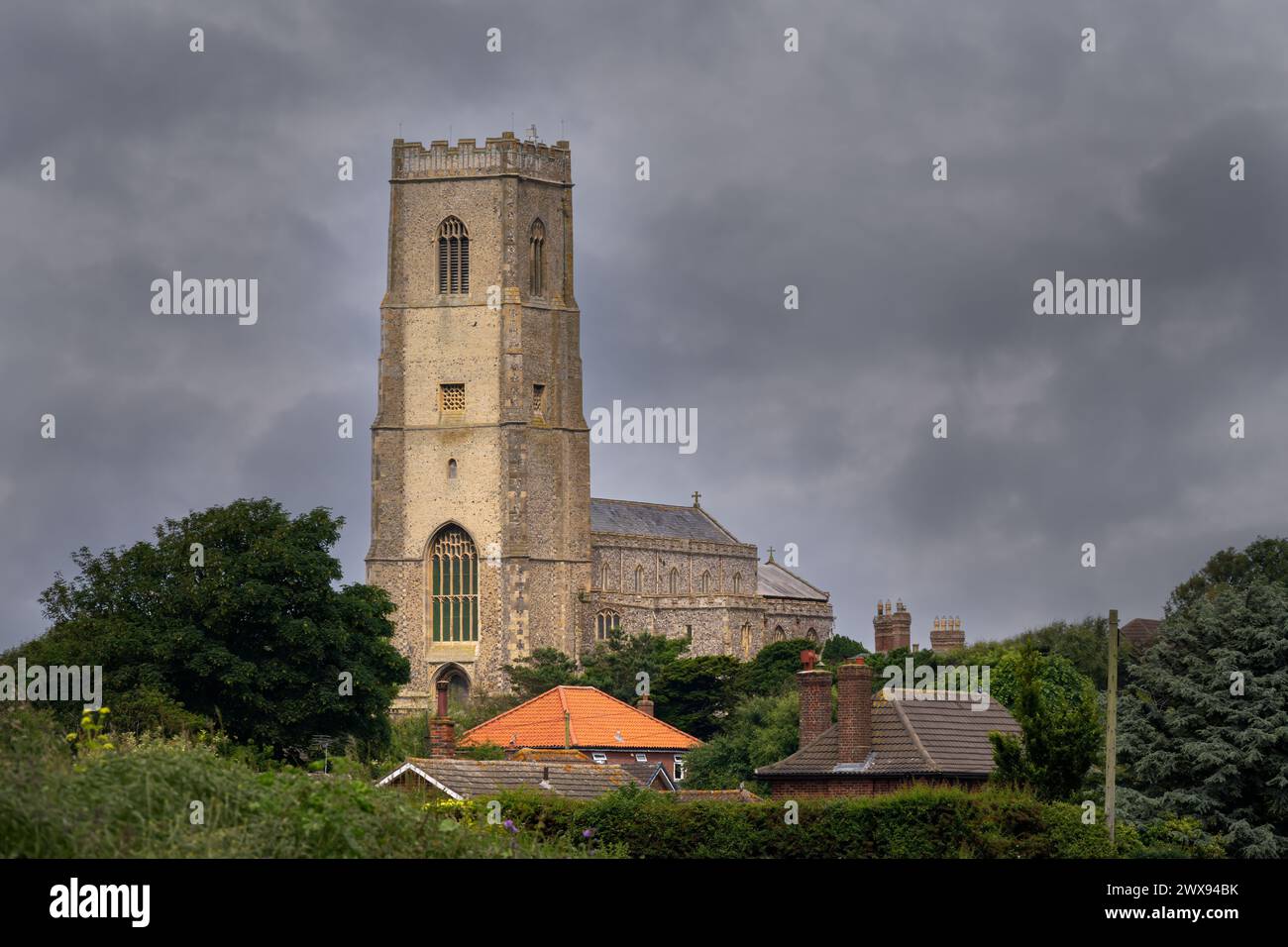 Blick auf die St. Mary's Church in Happisburgh an einem Frühlingnachmittag, North Norfolk, England Stockfoto