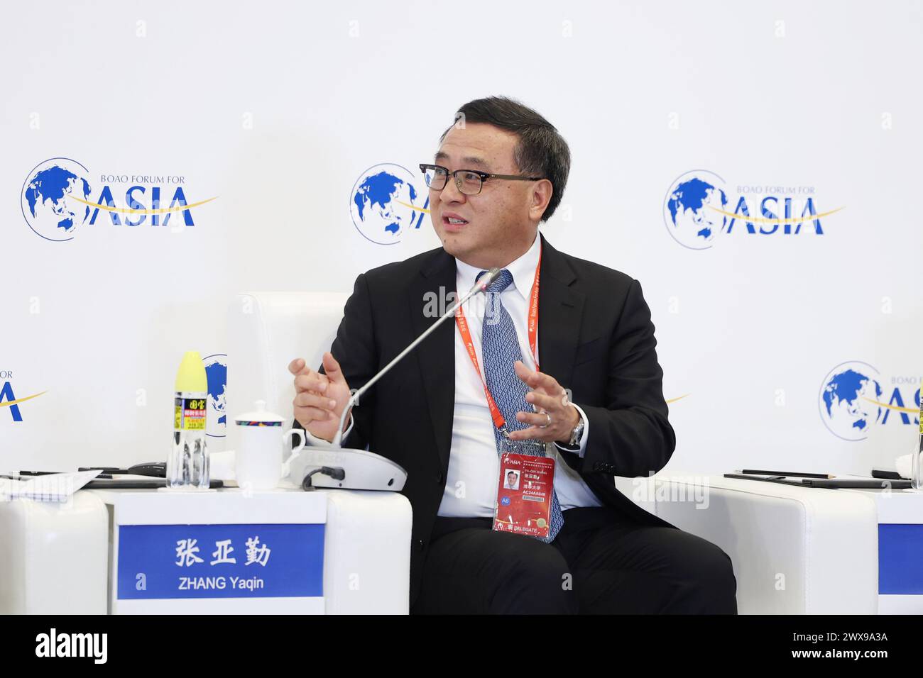 Boao, die chinesische Provinz Hainan. März 2024. Zhang Yaqin, Akademiker der Chinesischen Akademie für Ingenieurwissenschaften und Dekan des Instituts für KI-Industrieforschung an der Tsinghua University, spricht bei einer Podiumsdiskussion zum Thema „Realwirtschaft: the Way Forward“ auf der Jahreskonferenz 2024 des Boao Forum for Asia (BFA) in Boao, südchinesischer Provinz Hainan, 28. März 2024. Quelle: Tang Rufeng/Xinhua/Alamy Live News Stockfoto
