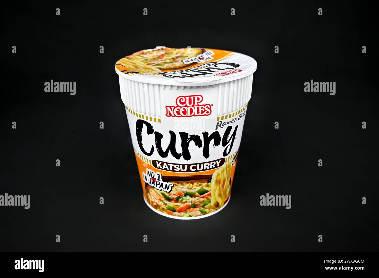 Nissin Cup Noodles Curry Ramen-Stil Katsu Curry Instant Pot - Wales, Großbritannien - 23. März 2024 Stockfoto
