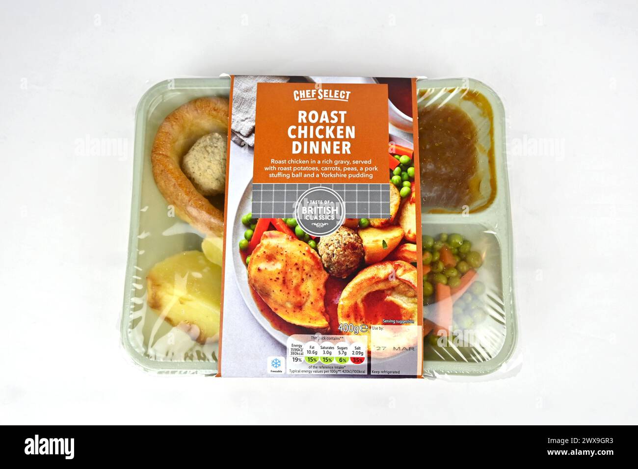 Lidl Chef SELECT Roast Chicken Dinner - Wales, Großbritannien - 23. März 2024 Stockfoto