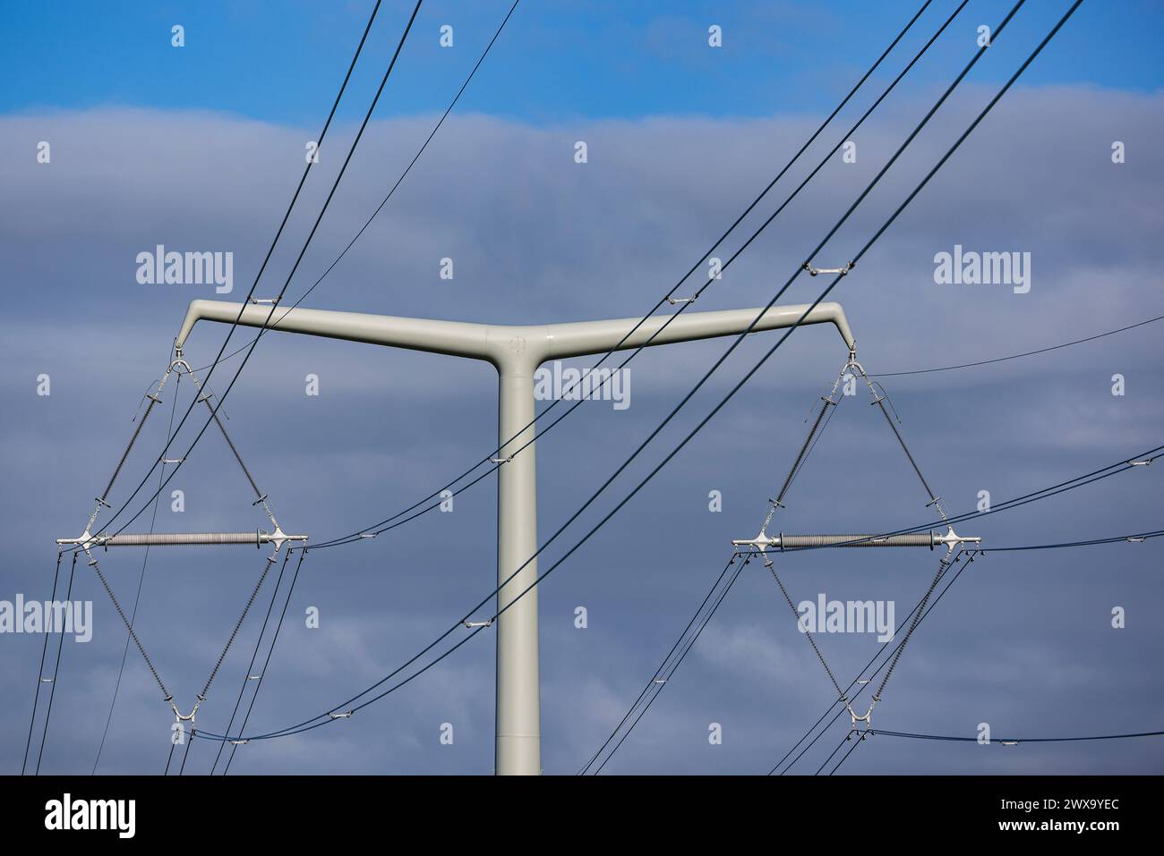 Die neue Konstruktion der Übertragungstürme. Stockfoto