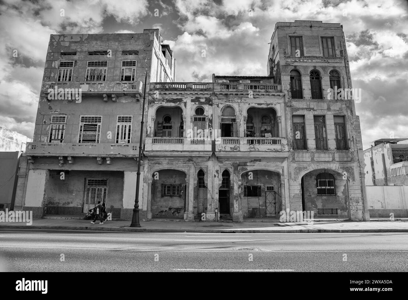 Der Malecon ist eine breite Esplanade entlang der Küste in Havanna Stockfoto